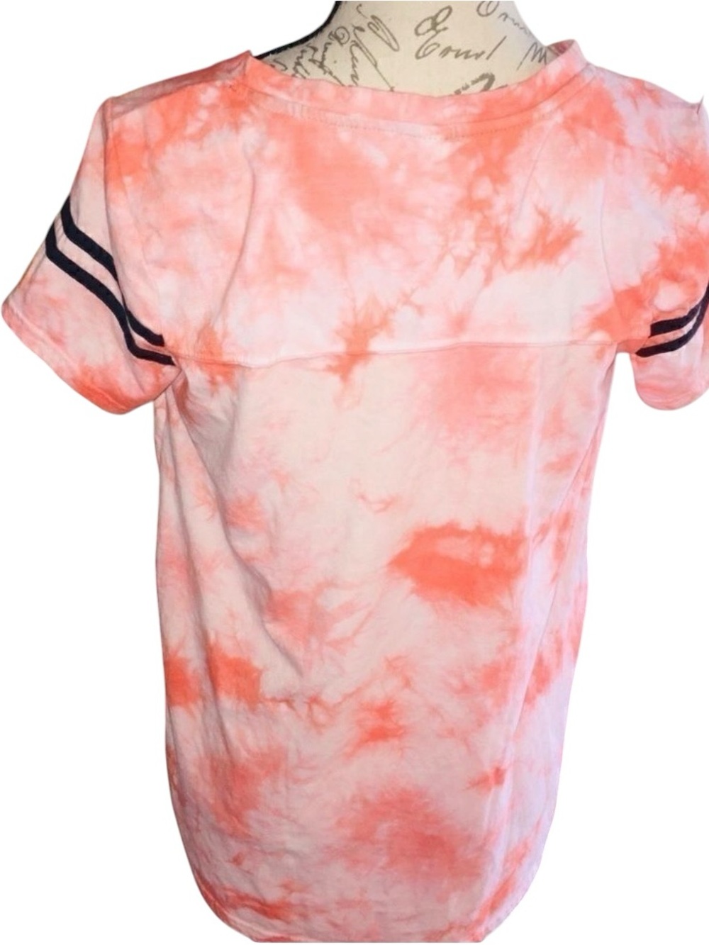Aeropostale Coral Tie-Dye V-Neck Tee with Navy '98 Graphic - Picture 4 of 6